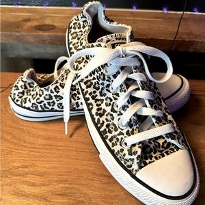 Leopard Chuck Taylor’s Converse All Star Men’s 6 Women’s 8